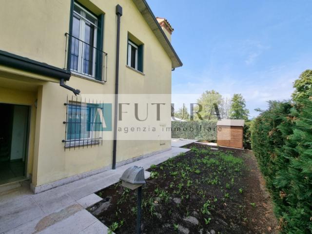 VILLETTA A SCHIERA