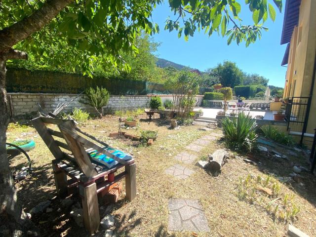 Villetta a schiera con giardino a L'Aquila