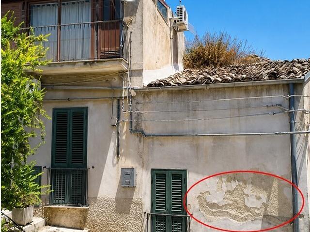 Villetta a schiera con terrazzo in via aprile 25, Modica