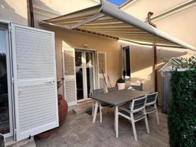 Villetta a schiera angolare in vendita a Marina di Pisa Pisa 75 mq Rif: 1425087