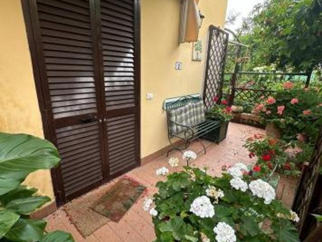 Villetta a schiera angolare in vendita a Campiglia Marittima 95 mq Rif: 1406962