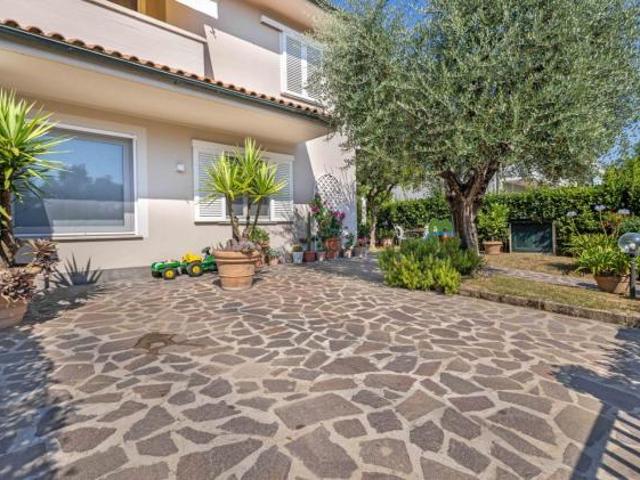 Villetta a schiera angolare in vendita a Castelfranco di Sotto 143 mq Rif: 1425179