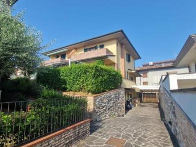 Villetta a schiera angolare in vendita a San Piero a Ponti Campi Bisenzio 195 mq Rif: 1425891