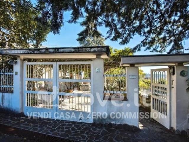 Villetta a schiera di 193 m con più di 5 locali in vendita a San Mango Piemonte [rif. DV 11108]