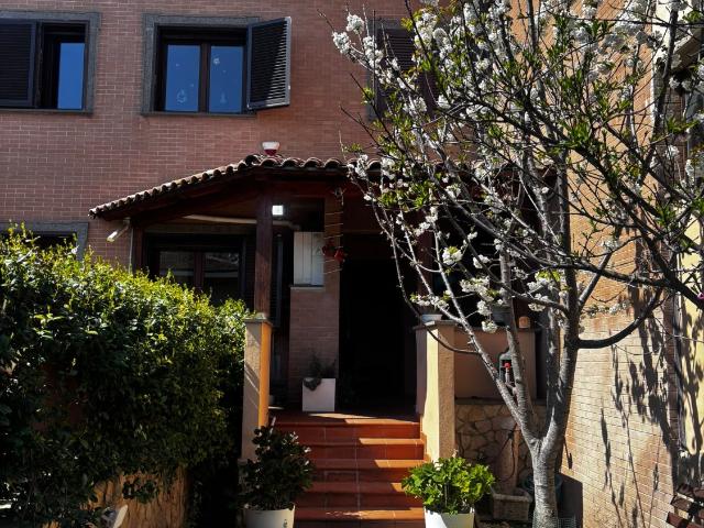 Villetta a schiera in Affitto | 150 mq | A501