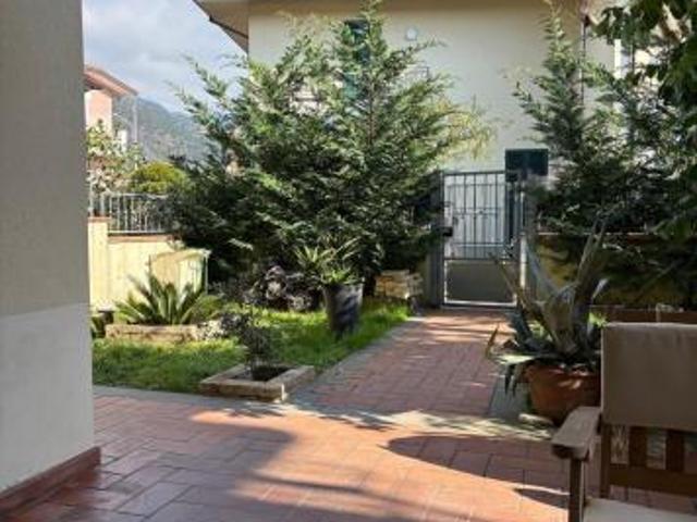 Villetta a schiera in affitto a Massa 120 mq Rif: 1404863