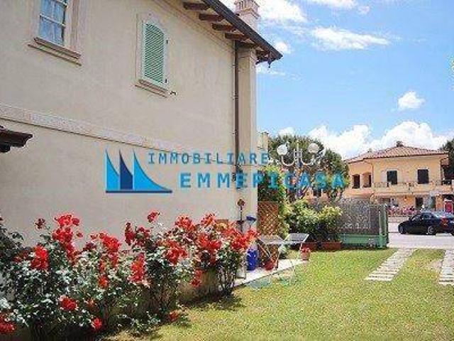 Villetta a schiera in affitto a Montignoso MS