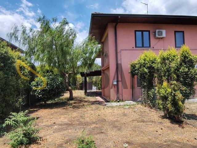 Villetta a schiera in affitto a Aci Sant'Antonio CT