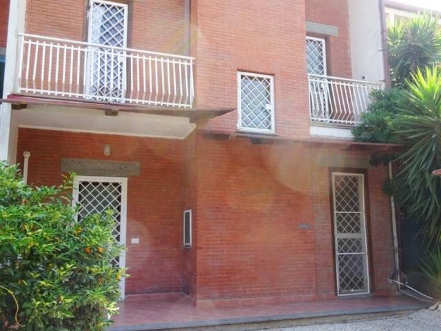Villetta a schiera in affitto a Fiumicino RM