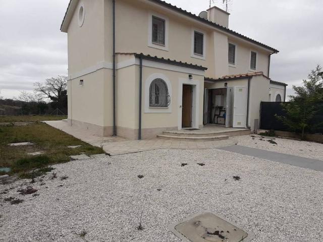 Villetta a schiera in affitto a Formello RM