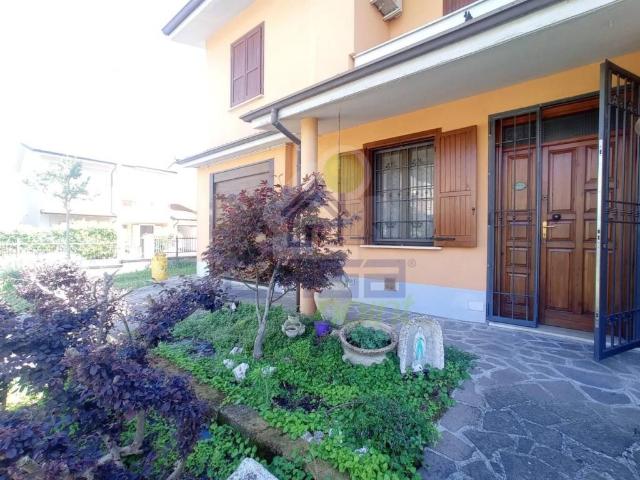 Villetta a schiera in affitto a Isola Dovarese CR