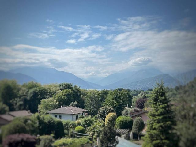 Villetta a schiera in affitto a Laveno Mombello VA