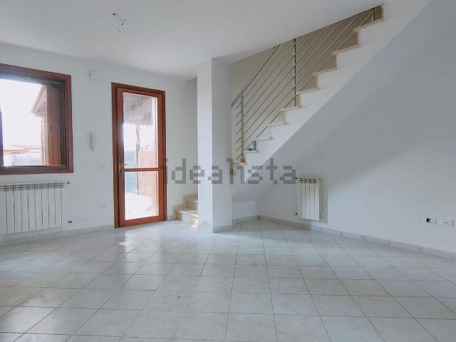 Villetta a schiera in affitto di 90 m² in Via Rettilineo