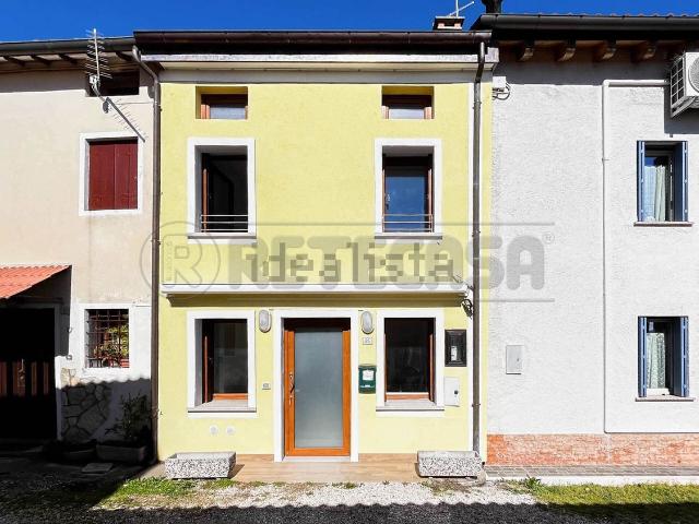 Villetta a schiera in affitto di 105 m² in Via Castello