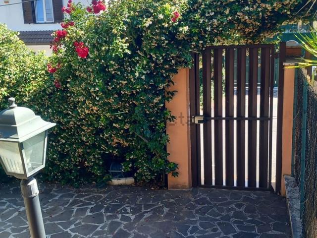 Villetta a schiera in affitto di 120 m² in Via Floro