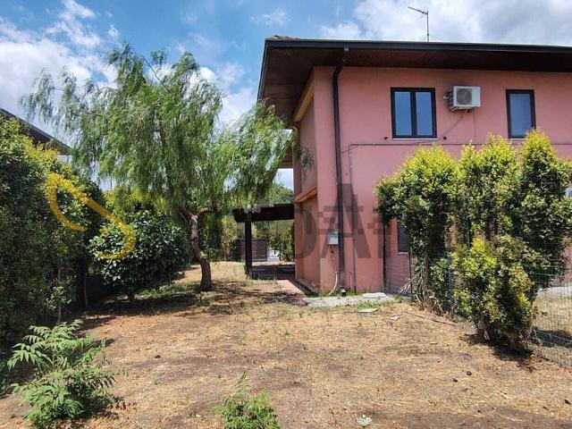 Villetta a schiera in affitto di 120 m² in Via Messina Sacerdote, 10