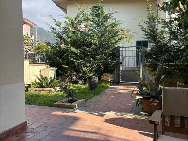 Villetta a schiera in affitto di 120 m² in Viale Eugenio Chiesa