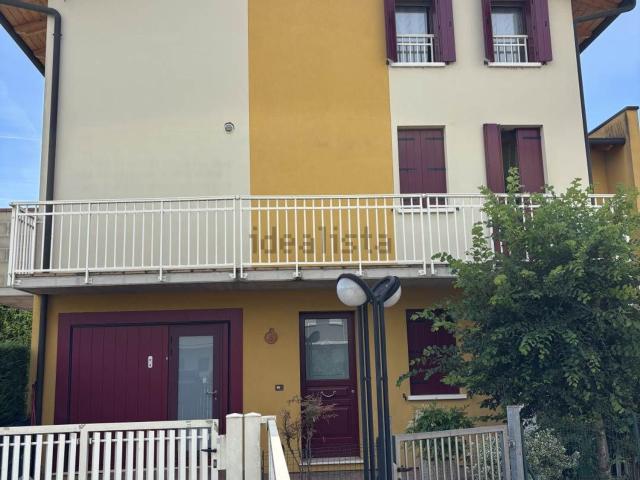 Villetta a schiera in affitto di 135 m²