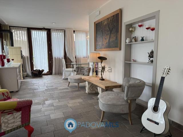 Villetta a schiera in affitto di 160 m² in Via Friuli