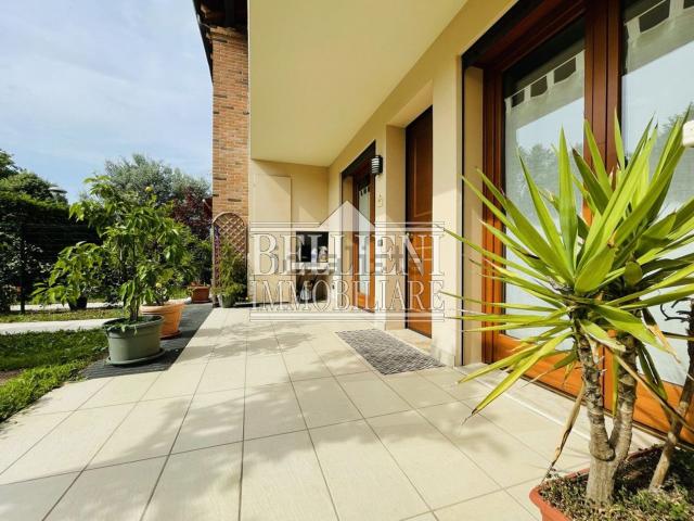 Villetta a schiera in affitto di 170 m² in Via delle Camelie