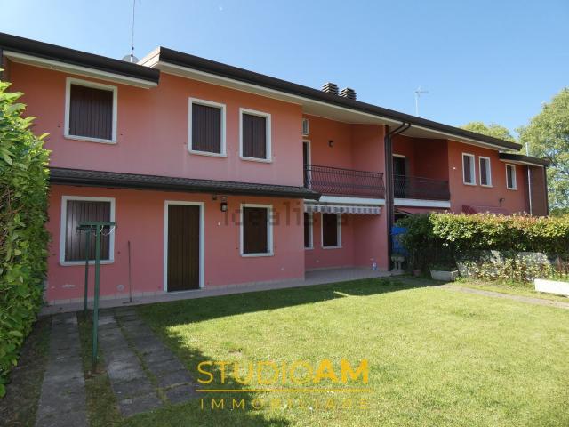 Villetta a schiera in affitto di 179 m²