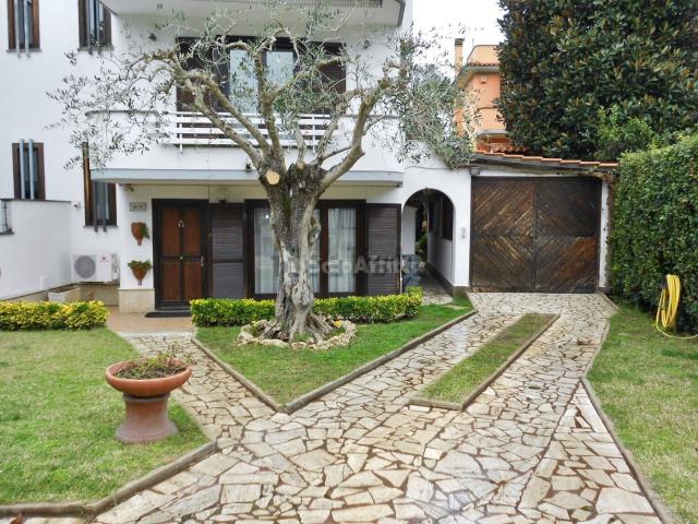 Villetta a schiera in affitto di 180 m² in Via Fiorenzuola di Focara