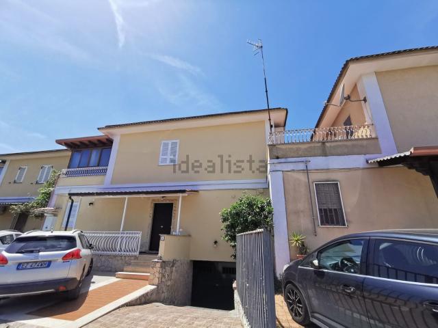 Villetta a schiera in affitto di 180 m² in Via Ripuaria