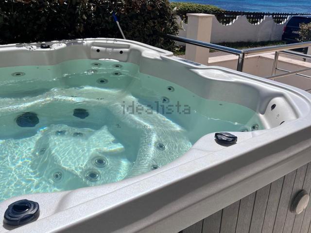 Villetta a schiera in affitto di 185 m² in Via dei Cormorani