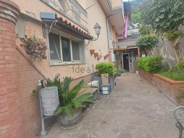Villetta a schiera in affitto di 186 m² in Via Monticelli
