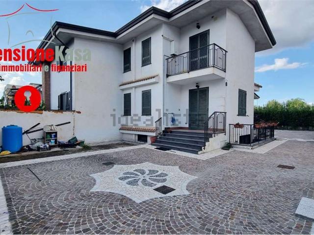 Villetta a schiera in affitto di 200 m² in Via Vittorio Veneto