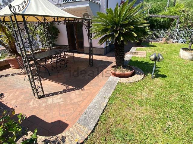 Villetta a schiera in affitto di 215 m²