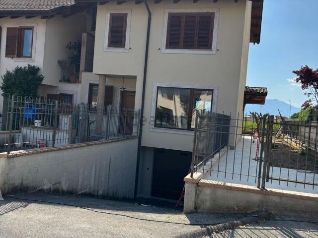 Villetta a schiera in affitto di 240 m² in Via Tommaso Landolfi