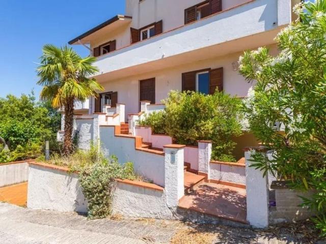 Villetta a schiera in affitto di 270 m² in Via Colli, 3
