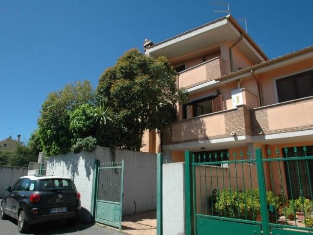 Villetta a schiera in vendita a Manziana RM
