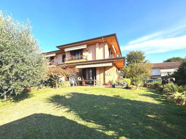 Villetta a schiera in vendita a Massa MS