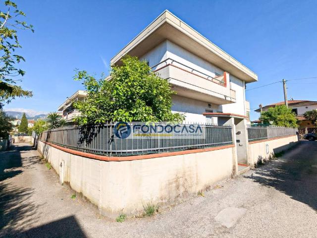 Villetta a schiera in vendita a Massa MS