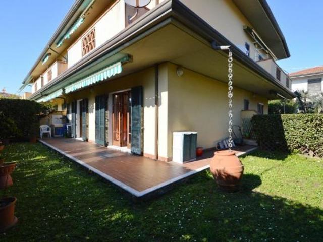 Villetta a schiera in vendita a Marina di Massa Massa 120 mq Rif: 1364048