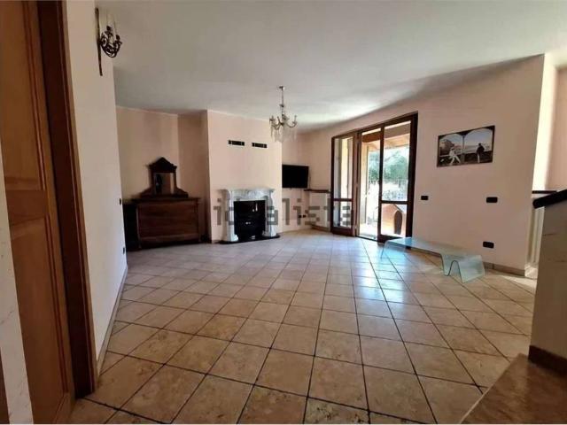 Villetta a schiera in vendita a Montano Lucino CO