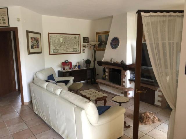 Villetta a schiera in vendita a Montenero Basso Livorno in Ristrutturato composto da 5vani