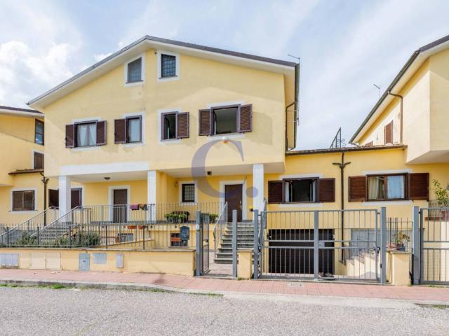 Villetta a schiera in vendita a Monterosi VT