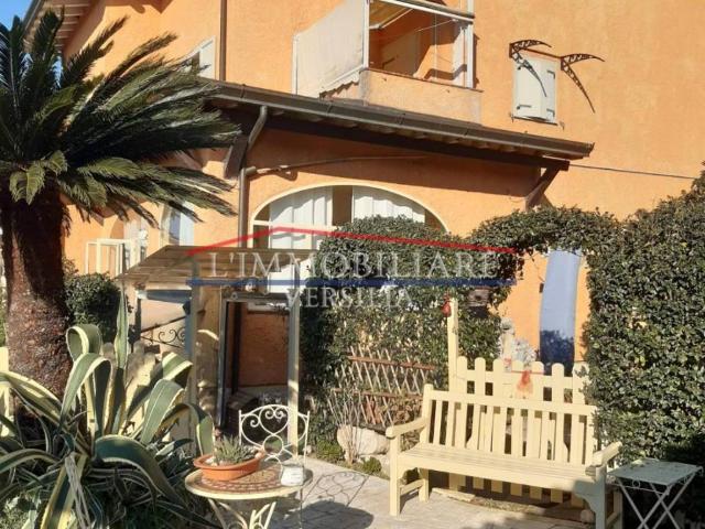 Villetta a schiera in vendita a Montignoso MS