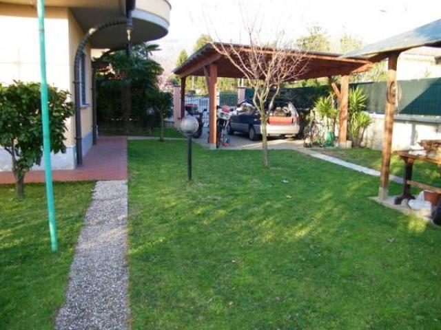 Villetta a schiera in vendita a Montignoso MS
