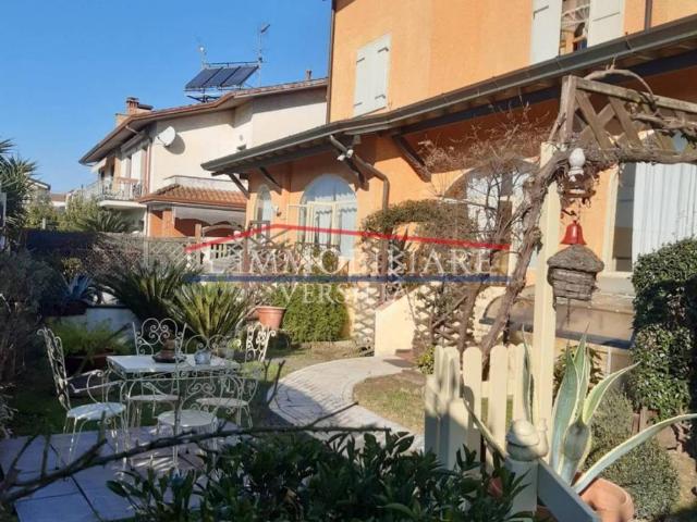 Villetta a schiera in vendita a Montignoso MS