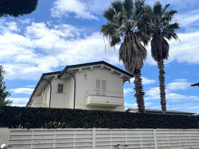 Villetta a schiera in vendita a Montignoso MS