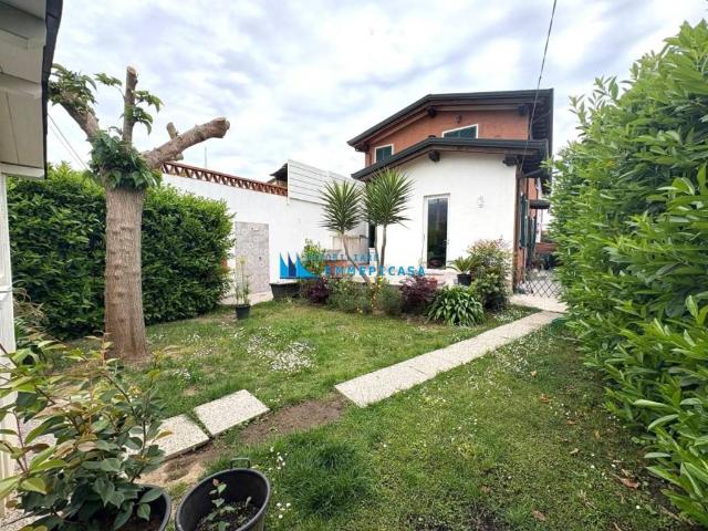 Villetta a schiera in vendita a Montignoso MS