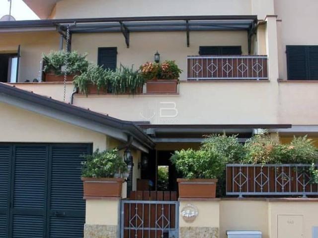 Villetta a schiera in vendita a Montignoso MS