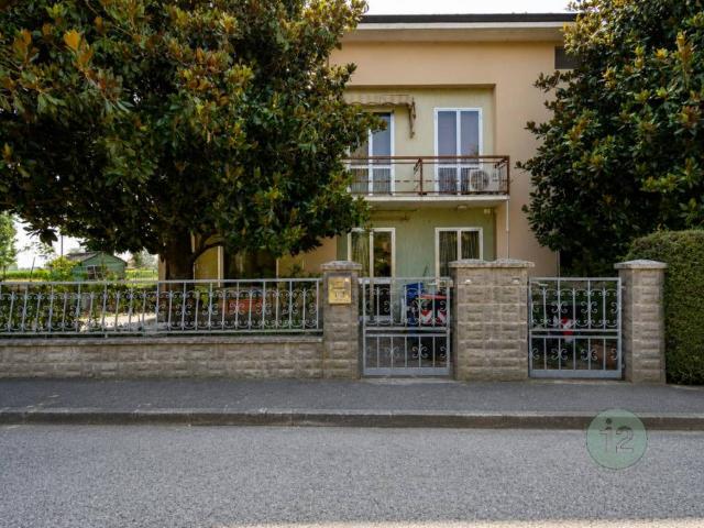 Villetta a schiera in vendita a Novi di Modena MO