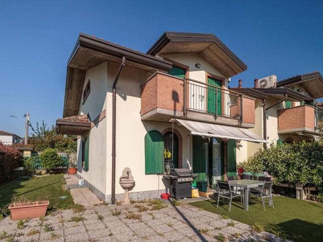 Villetta a schiera in vendita a Origgio VA