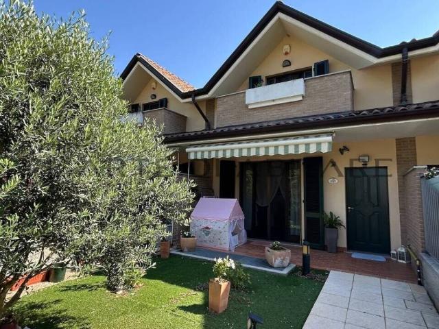 Villetta a schiera in vendita a Origgio VA