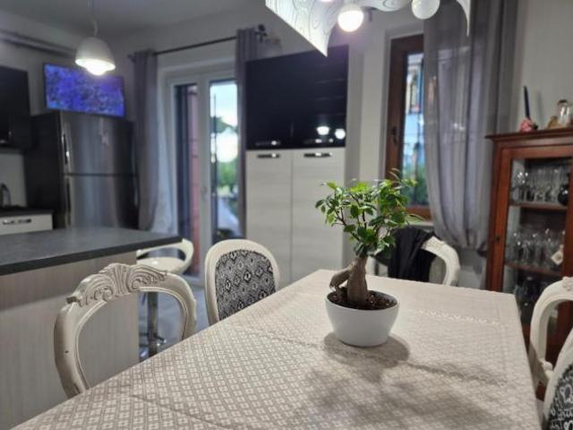 Villetta a schiera in vendita a Avenza Carrara 150 mq Rif: 1396741